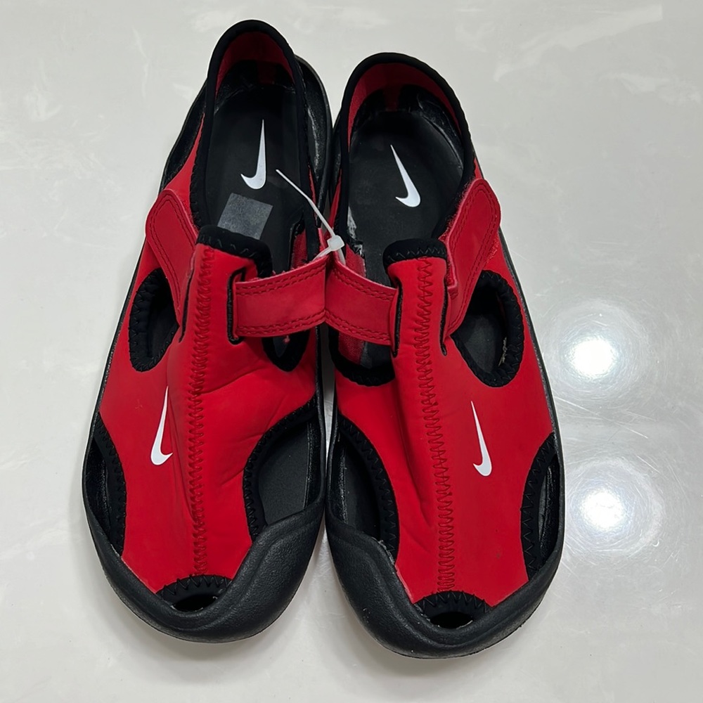 - NIKE BOYS SUNRAY PROTECT 2 OUT-
DOOR water shoes SANDAL RED size 3Y